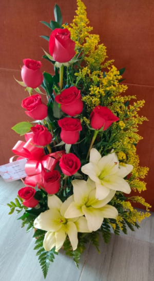 Arreglo por 10 rosas y lirios R21
