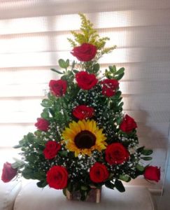 Arreglo 12 rosas y girasol R22