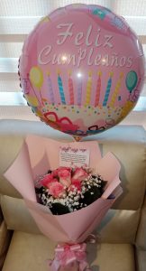 Bouquet de 6 rosas en papel coreano con globo metalizado grande R8