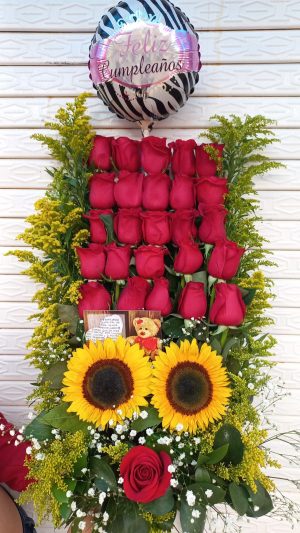 Arreglo 26 rosas y girasol R37