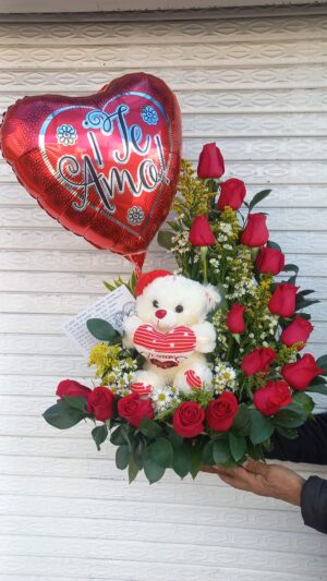 Caja con peluche, globo y rosas R35
